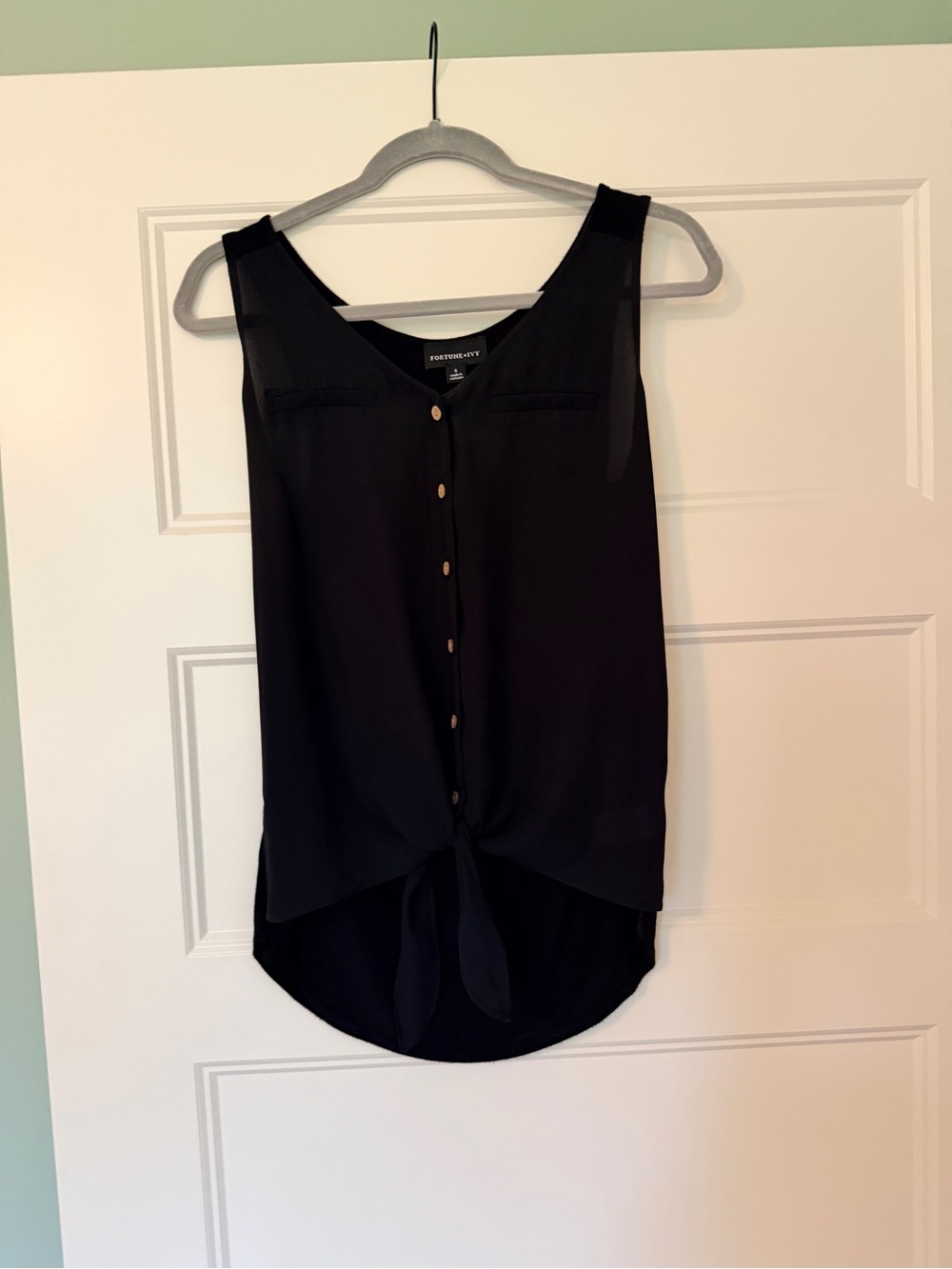 Fortune & Ivy Black Button-Front Tie Hem Sleeveless Tank